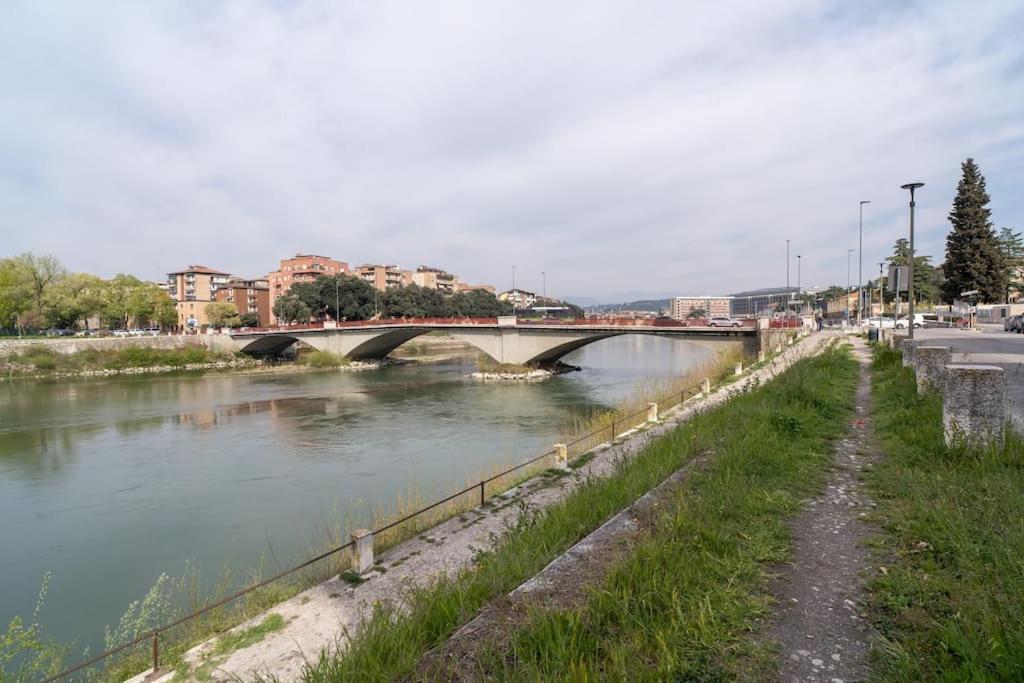 Charme In City Center Verona Exterior foto